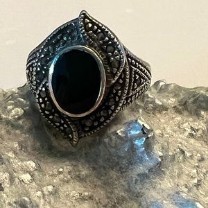 Elegant Black Silver Ring